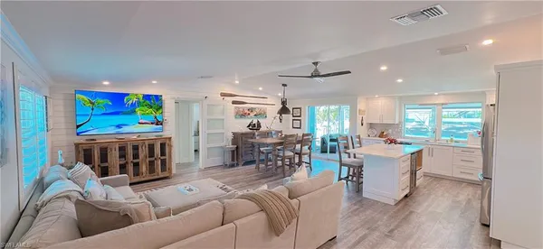 $839,500 | 11 Palmview Boulevard, Fort Myers Beach, FL 33931