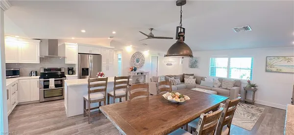 $839,500 | 11 Palmview Boulevard, Fort Myers Beach, FL 33931
