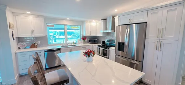 $839,500 | 11 Palmview Boulevard, Fort Myers Beach, FL 33931