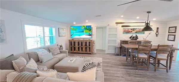 $839,500 | 11 Palmview Boulevard, Fort Myers Beach, FL 33931