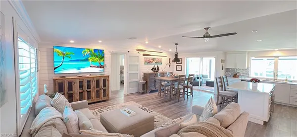 $839,500 | 11 Palmview Boulevard, Fort Myers Beach, FL 33931