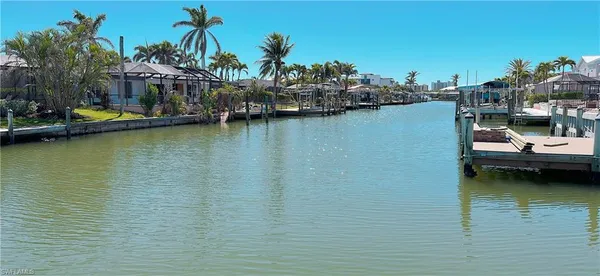 $839,500 | 11 Palmview Boulevard, Fort Myers Beach, FL 33931
