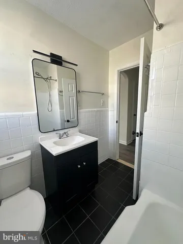 $1,200 | 2016 Carver Street, Unit 2, Philadelphia, PA 19124