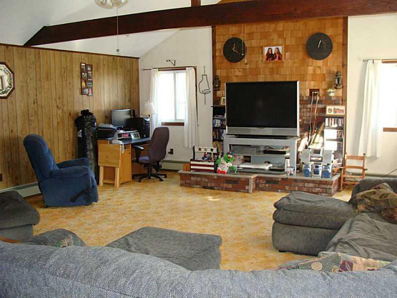 76 East Oxford Road South Paris, ME 04281 - Photo 19 of 24 Den/Family/Great Room.