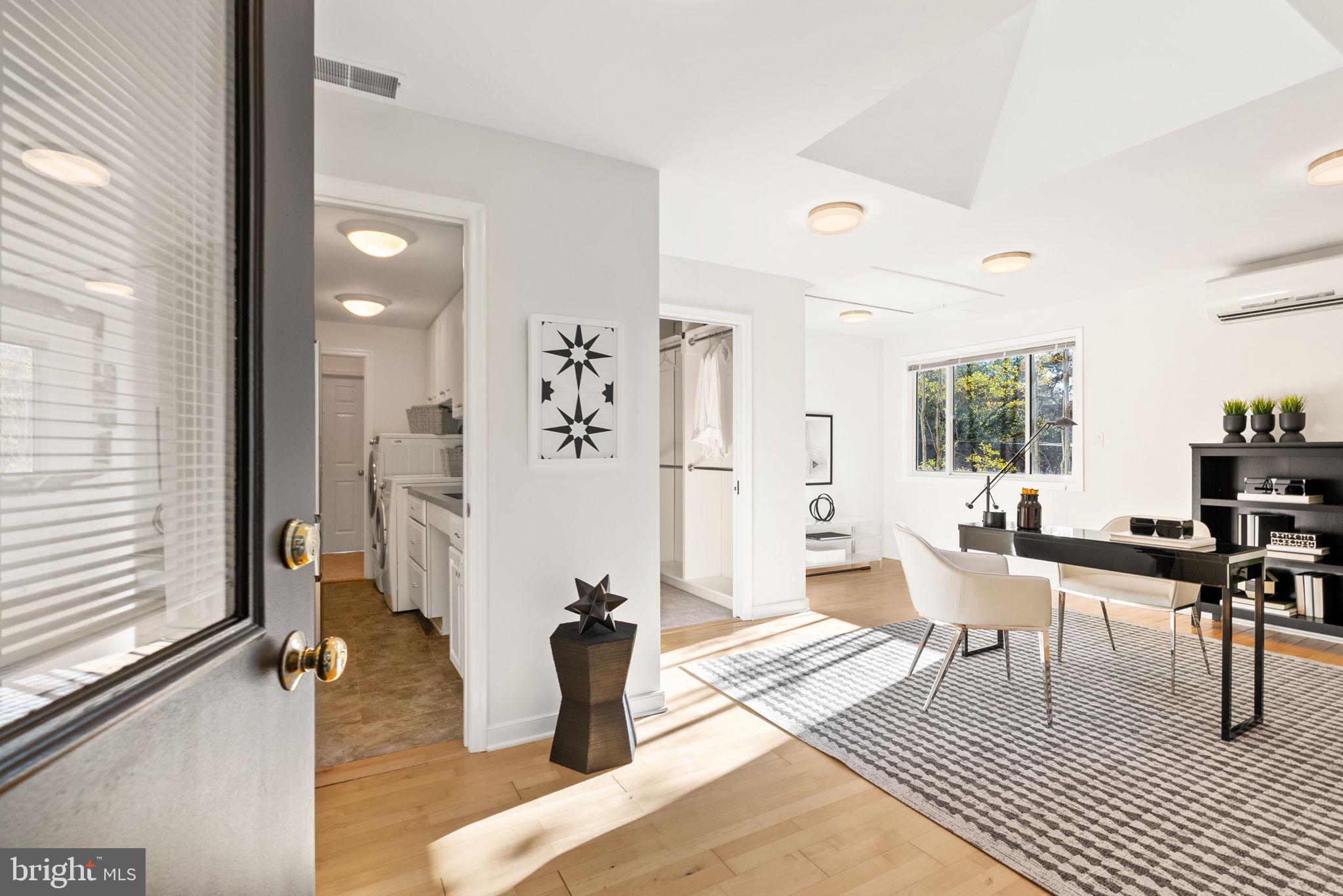 7111 Braeburn Place Bethesda, MD 20817 - Photo 29 of 86 a living room with furniture a rug and a window