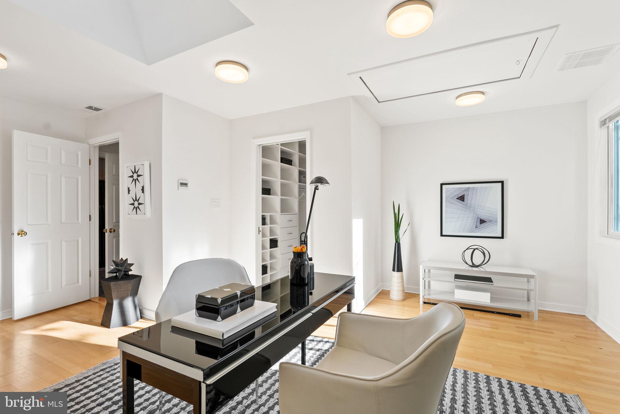 7111 Braeburn Place Bethesda, MD 20817 - Photo 31 of 86 a living room with furniture