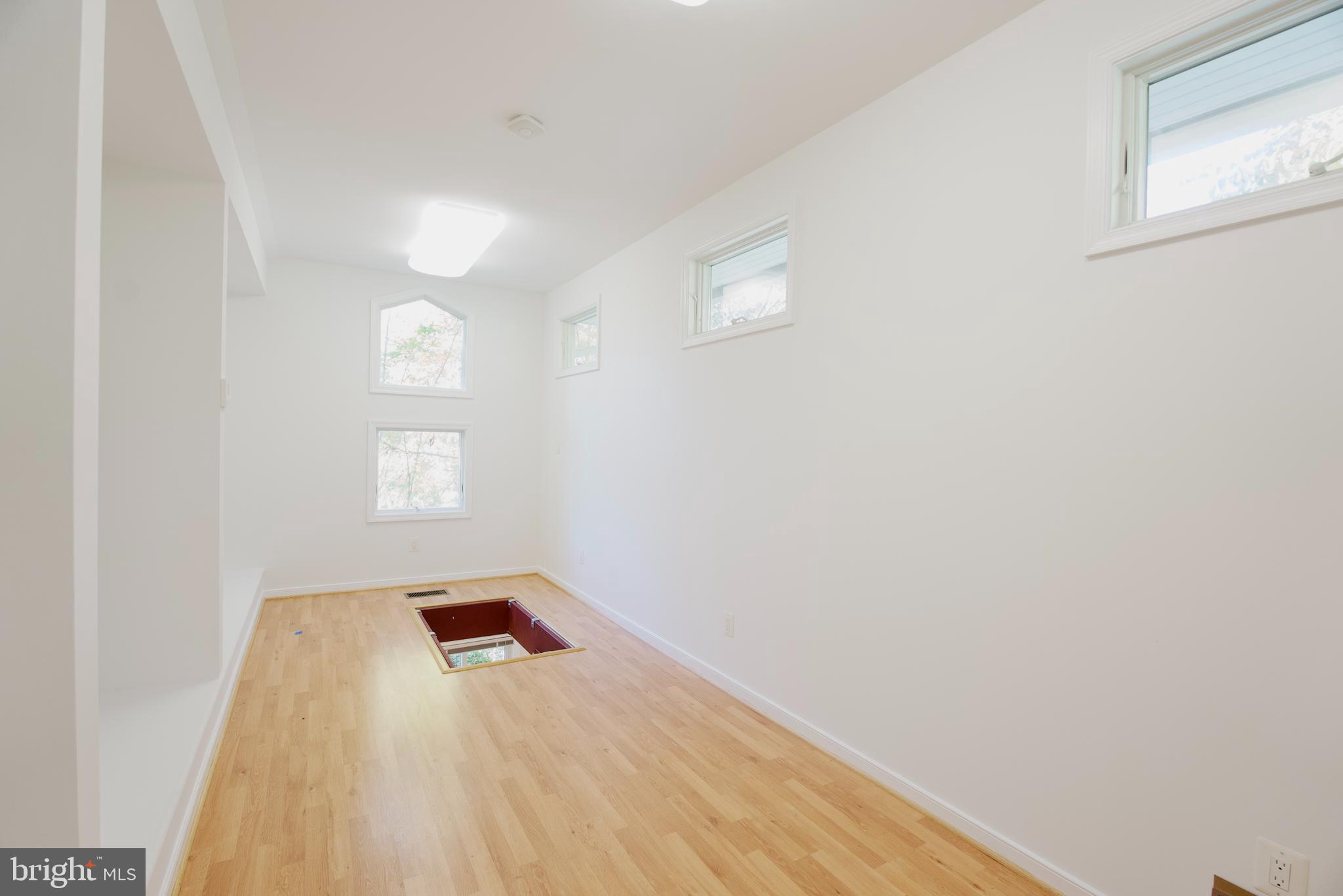 7111 Braeburn Place Bethesda, MD 20817 - Photo 34 of 86 a bedroom with a bed and a window