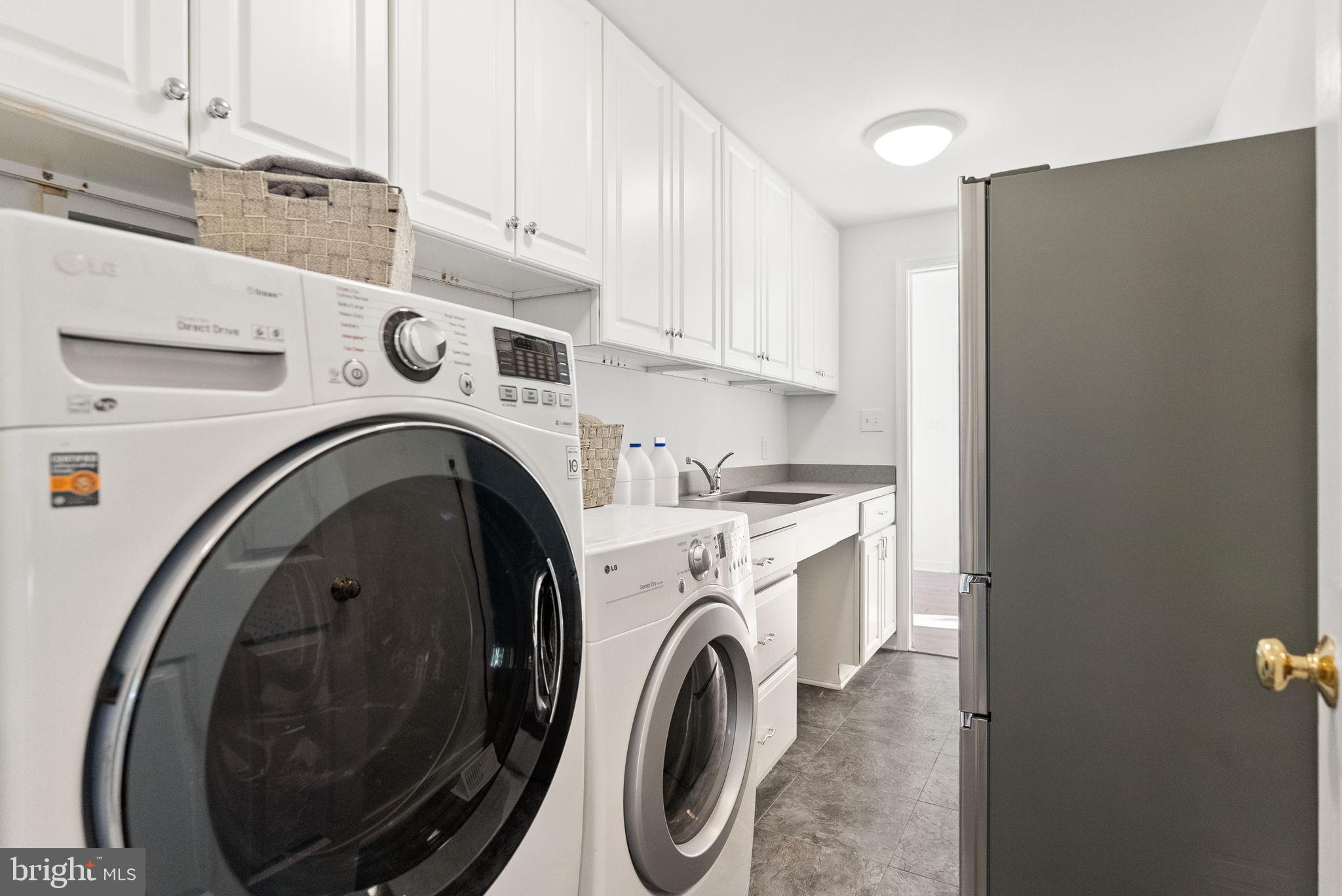 7111 Braeburn Place Bethesda, MD 20817 - Photo 42 of 86 a utility room with dryer and washer