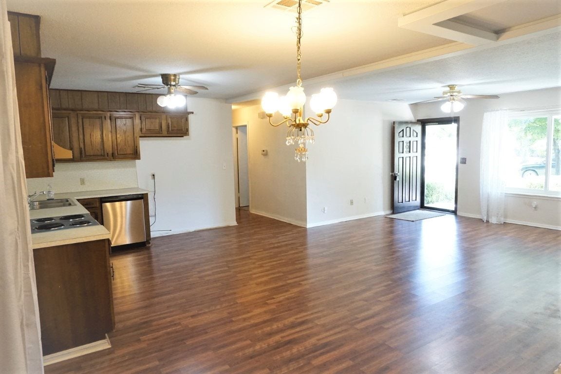 1107 Rose Terrace Perry, OK 73077 - Photo 3 of 28 Gallery Image 3