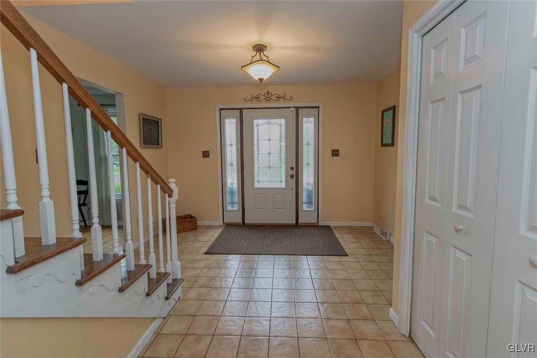 1050 Bridle Path Road Bethlehem, PA 18017 - Photo 4 of 26 Gallery Image 4