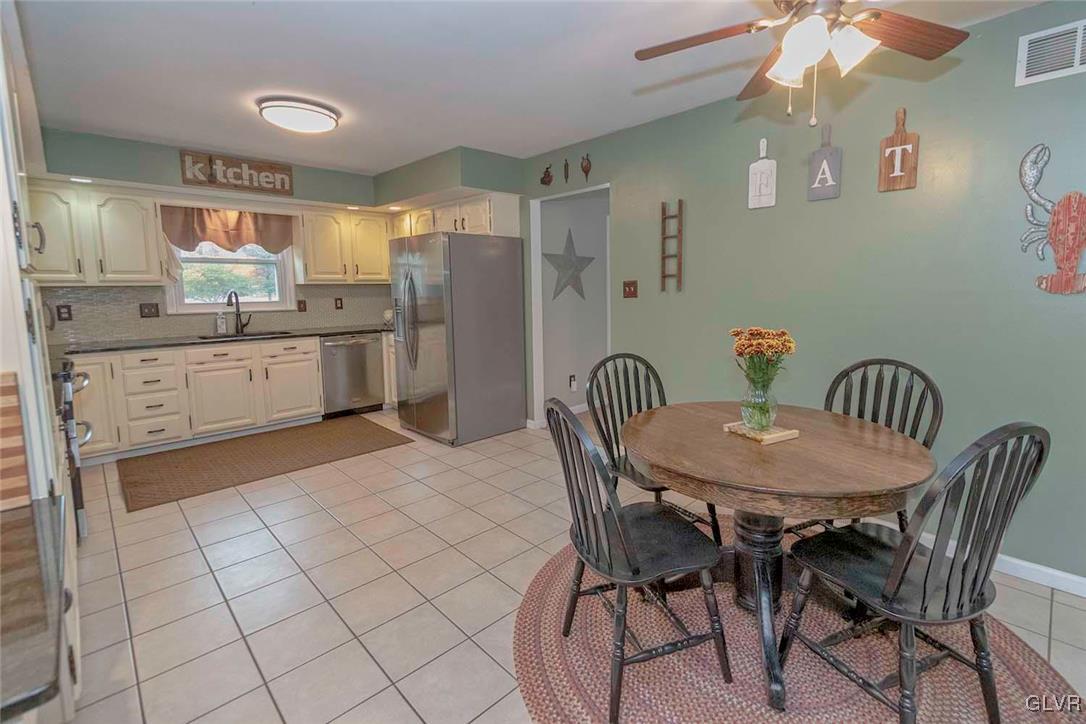 1050 Bridle Path Road Bethlehem, PA 18017 - Photo 9 of 26 Gallery Image 9