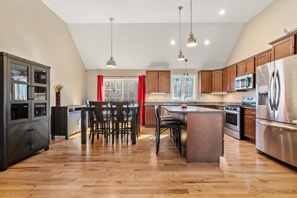 498 Chestnut Hill Road Millville, MA 01529 - Photo 4 of 30 Gallery Image 4