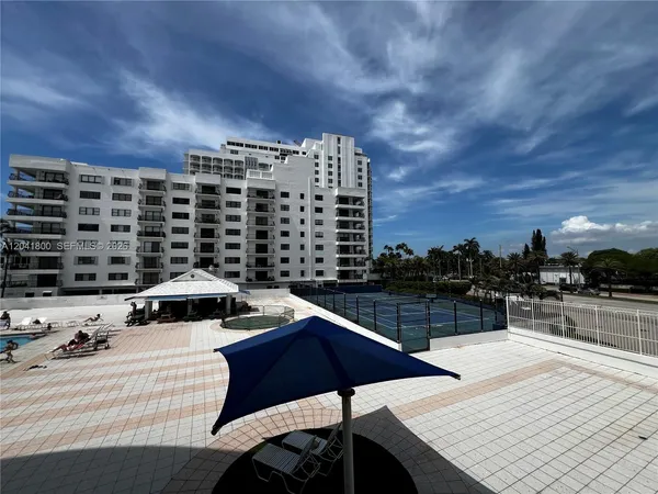 $2,499 | 5445 Collins Avenue, Unit L3, Miami Beach, FL 33140
