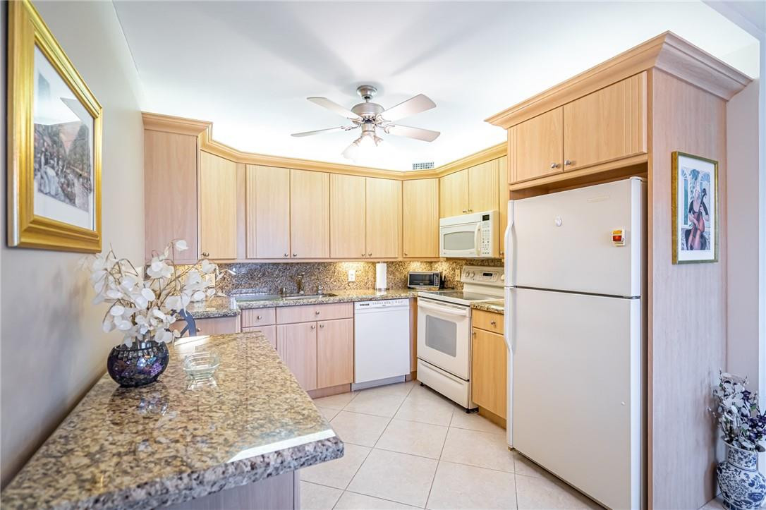 4041 Hythe A, Unit E1 Boca Raton, FL 33434 - Photo 6 of 22 Photo 6