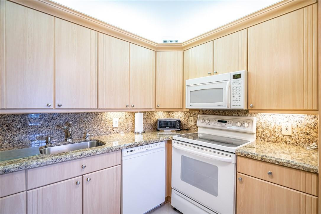 4041 Hythe A, Unit E1 Boca Raton, FL 33434 - Photo 7 of 22 Photo 7
