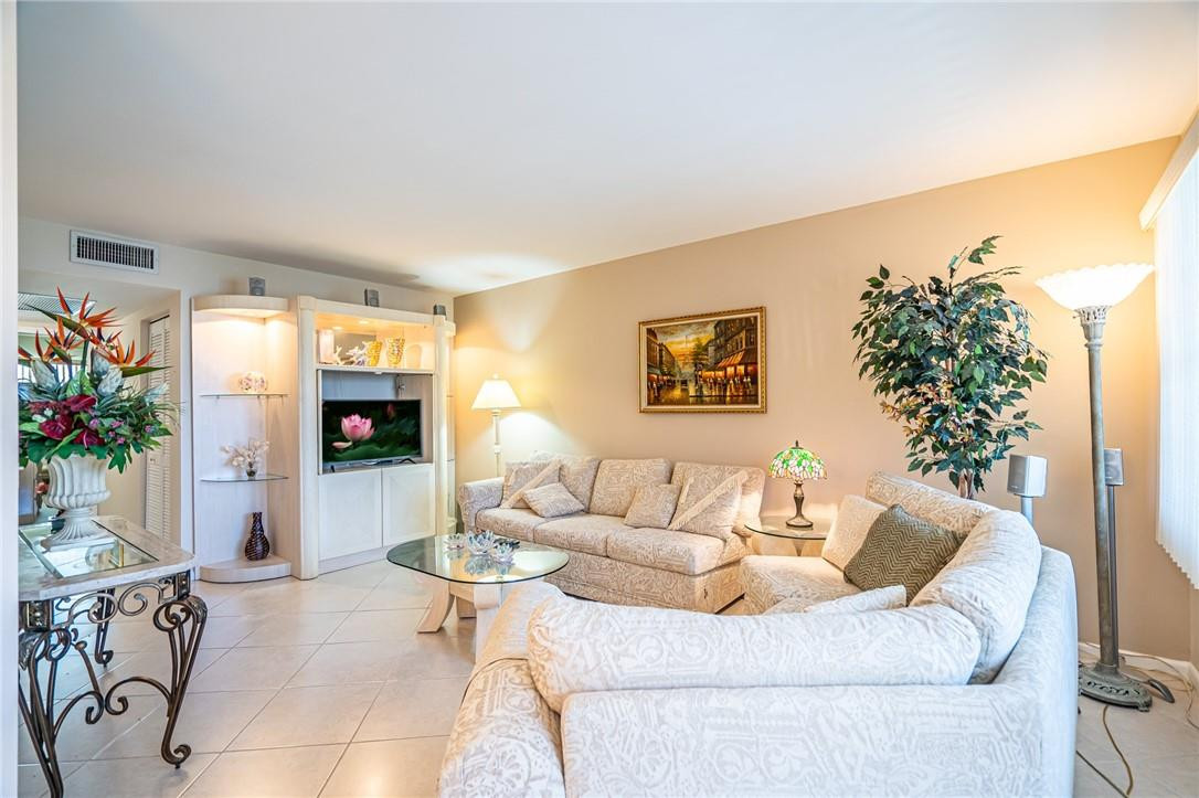 4041 Hythe A, Unit E1 Boca Raton, FL 33434 - Photo 9 of 22 Photo 9