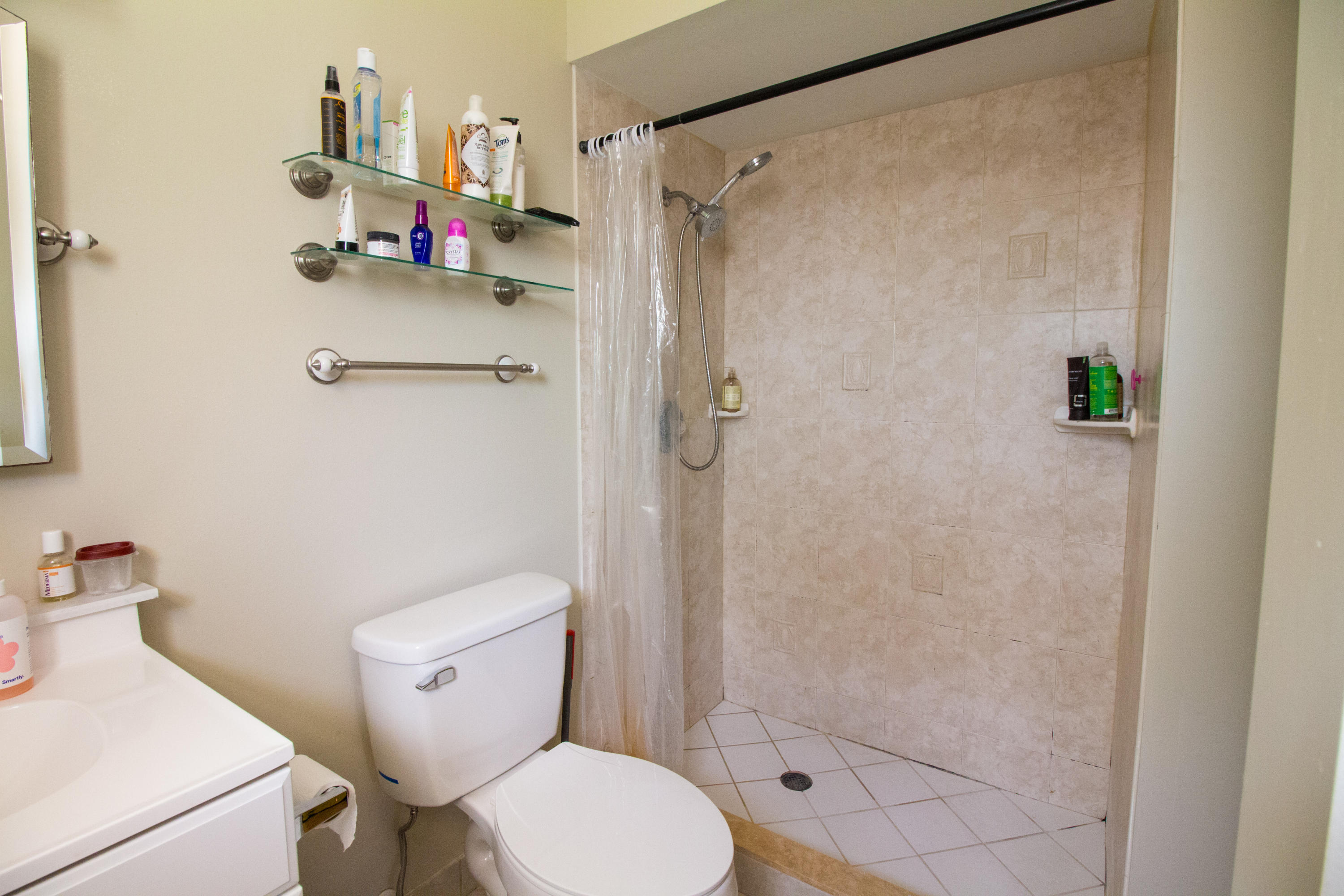 9160 Melody Road Lake Worth, FL 33467 - Photo 10 of 11 Guest/ Mother Bath