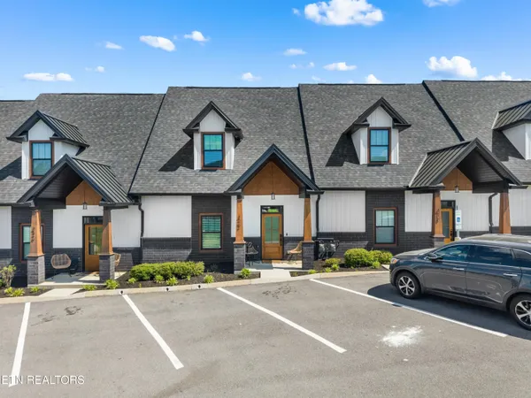 $535,000 | 422 Fleeta Williams Way, Pigeon Forge, TN 37862