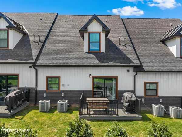 $535,000 | 422 Fleeta Williams Way, Pigeon Forge, TN 37862