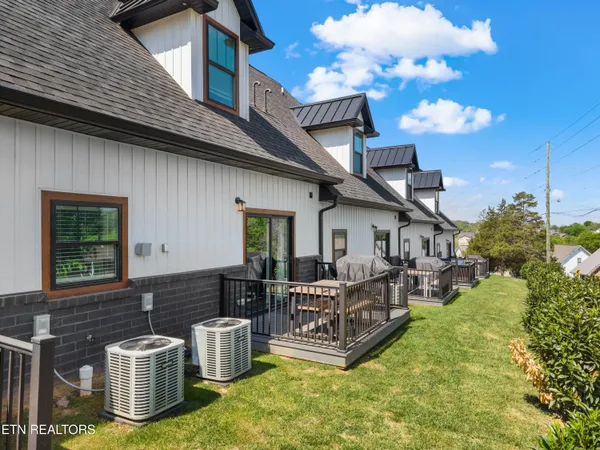 $535,000 | 422 Fleeta Williams Way, Pigeon Forge, TN 37862