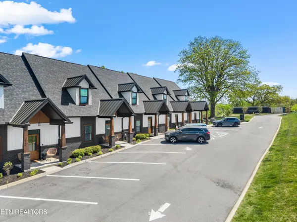 $535,000 | 422 Fleeta Williams Way, Pigeon Forge, TN 37862