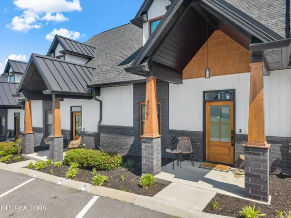 $535,000 | 422 Fleeta Williams Way, Pigeon Forge, TN 37862