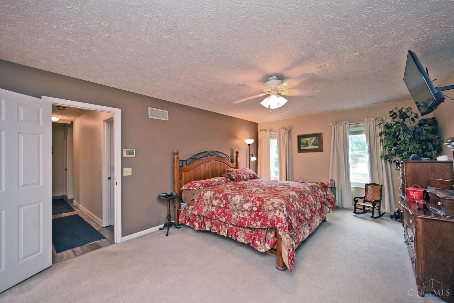 956 8 Mile Road Cincinnati, OH 45255 - Photo 19 of 34