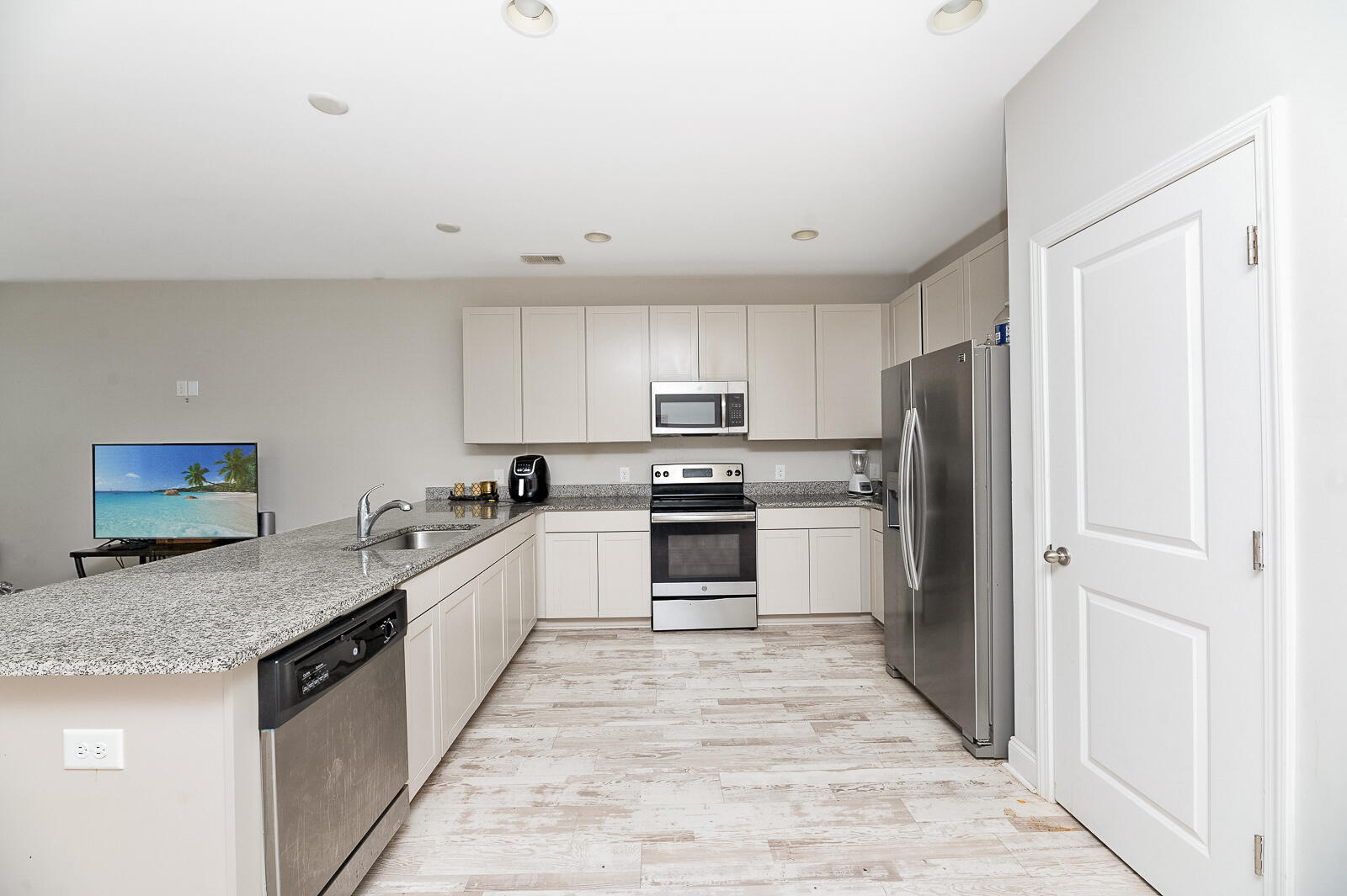 7847 Montview Road North Charleston, SC 29418 - Photo 7 of 27 mont7
