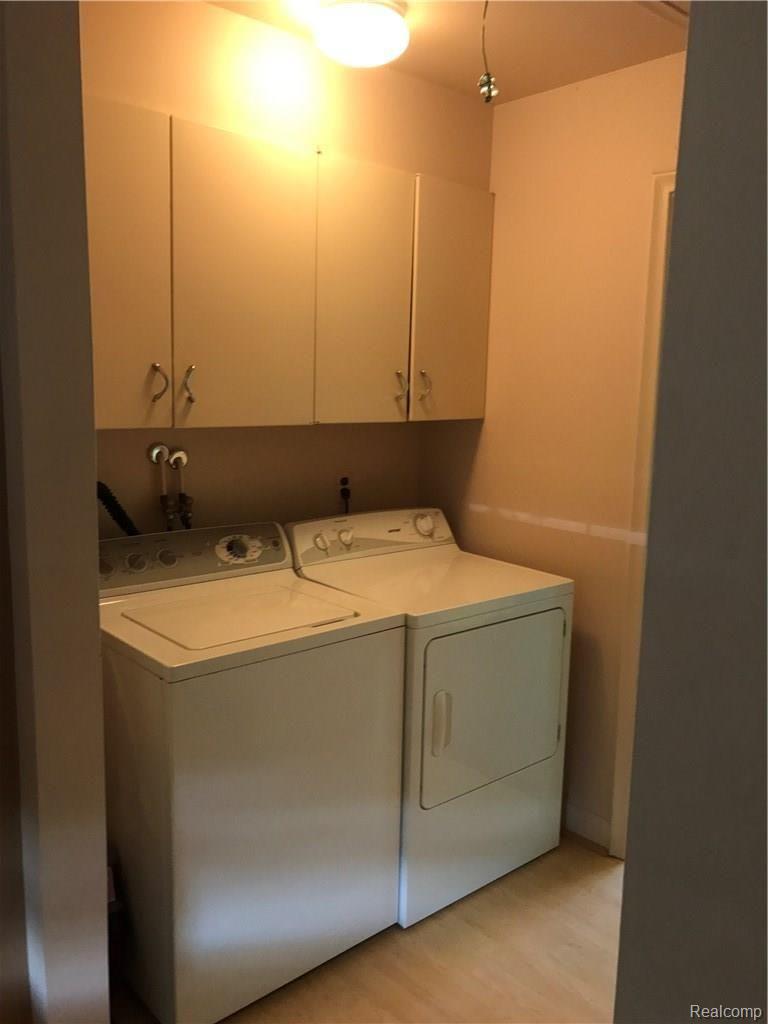 2405 Middlebelt Road West Bloomfield, MI 48324 - Photo 12 of 16 IMG_0664.JPG