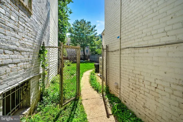 $3,400 | 747 Kentucky Avenue Southeast, Washington, DC 20003