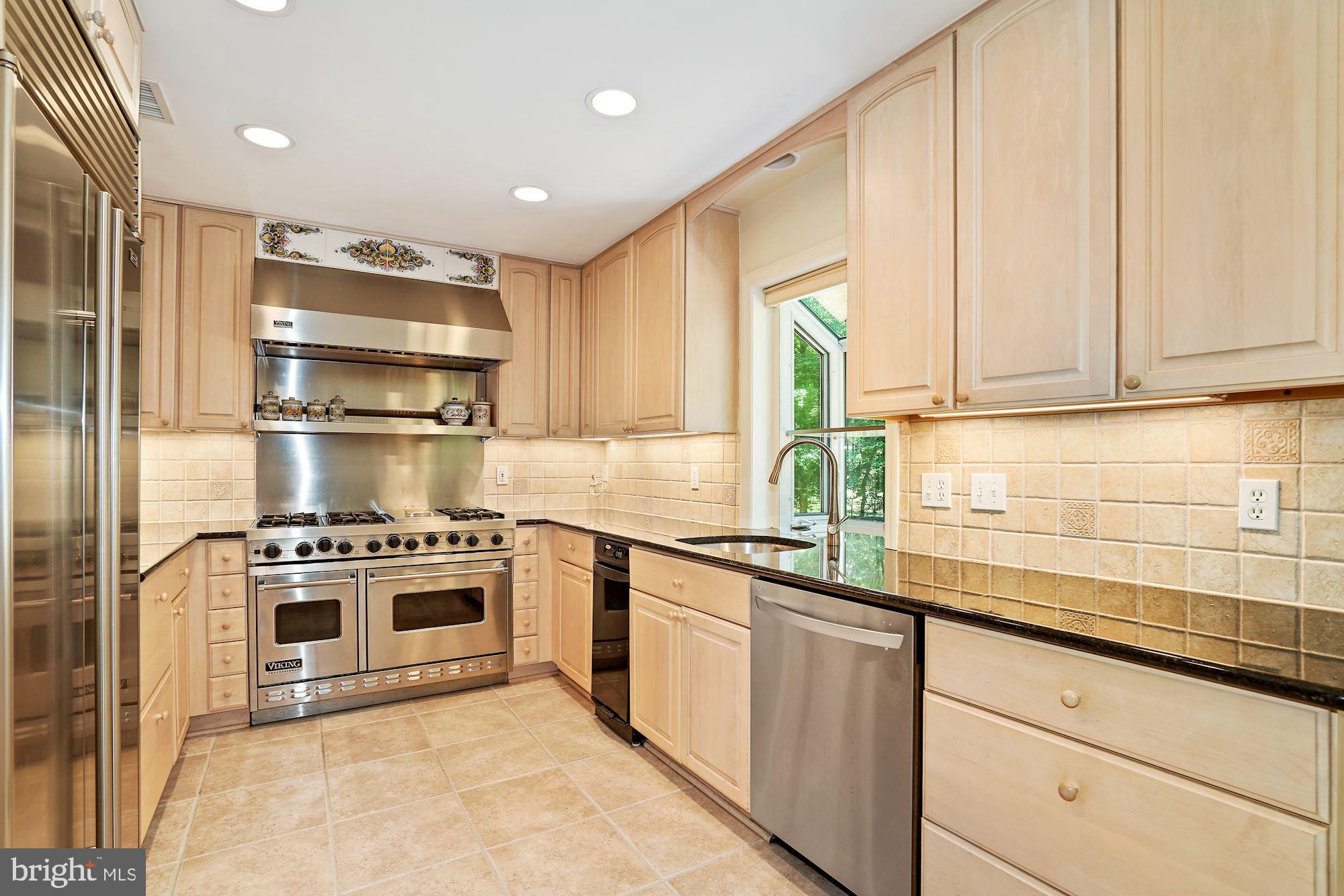 516 Springvale Road Great Falls, VA 22066 - Photo 12 of 44 Kitchen features Viking 6 burner gas range