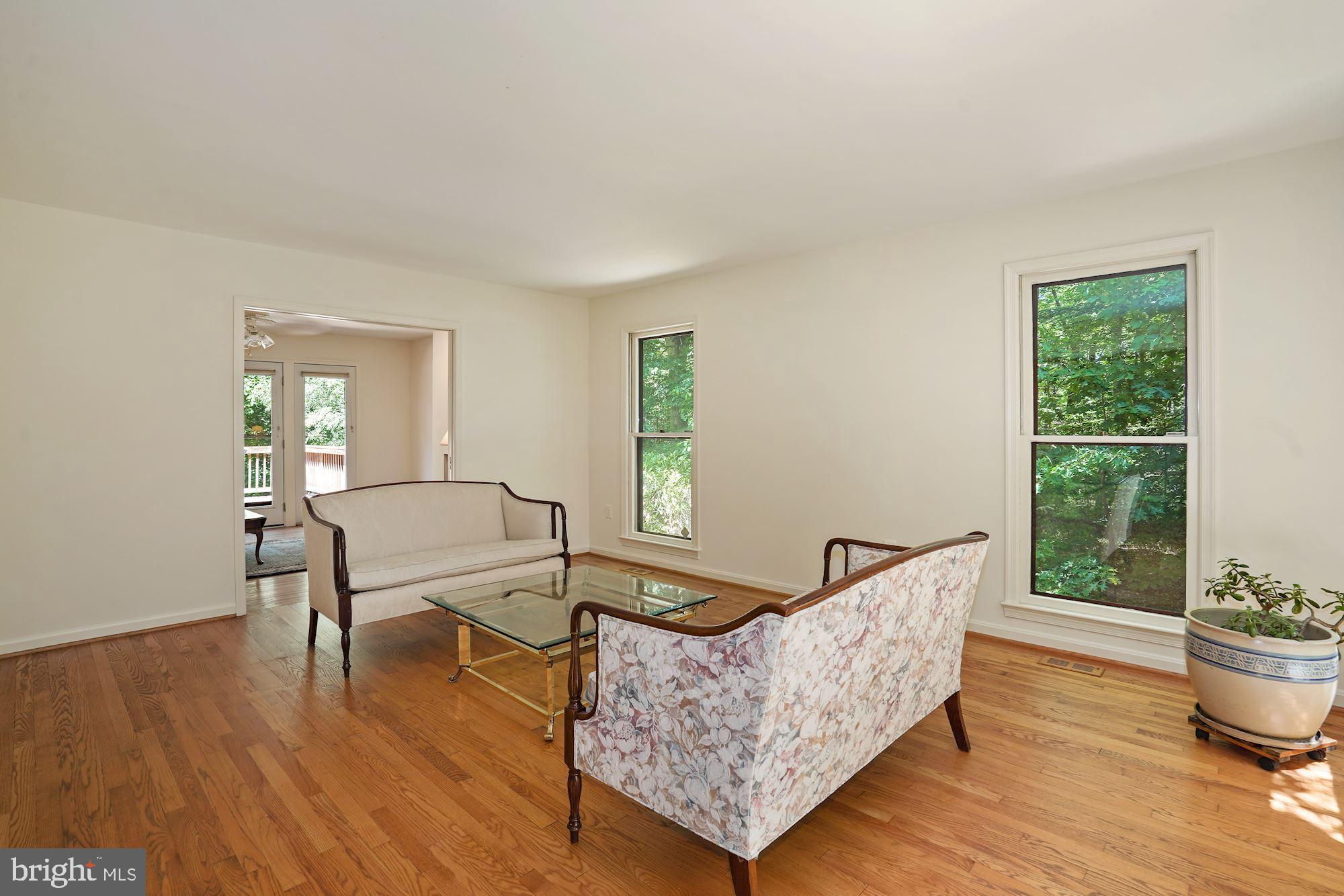516 Springvale Road Great Falls, VA 22066 - Photo 7 of 44 Light-filled Living Room