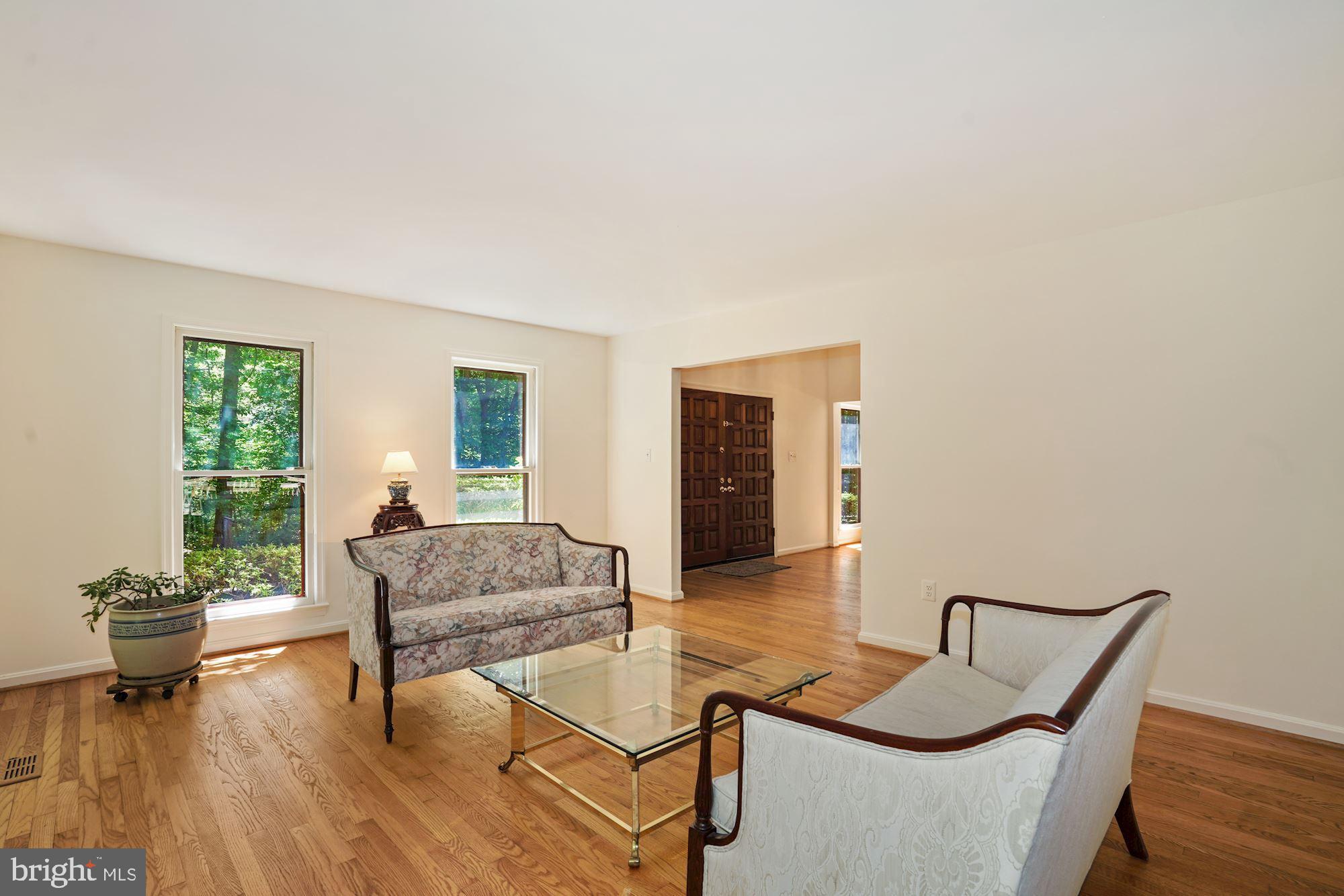 516 Springvale Road Great Falls, VA 22066 - Photo 8 of 44 Living Room