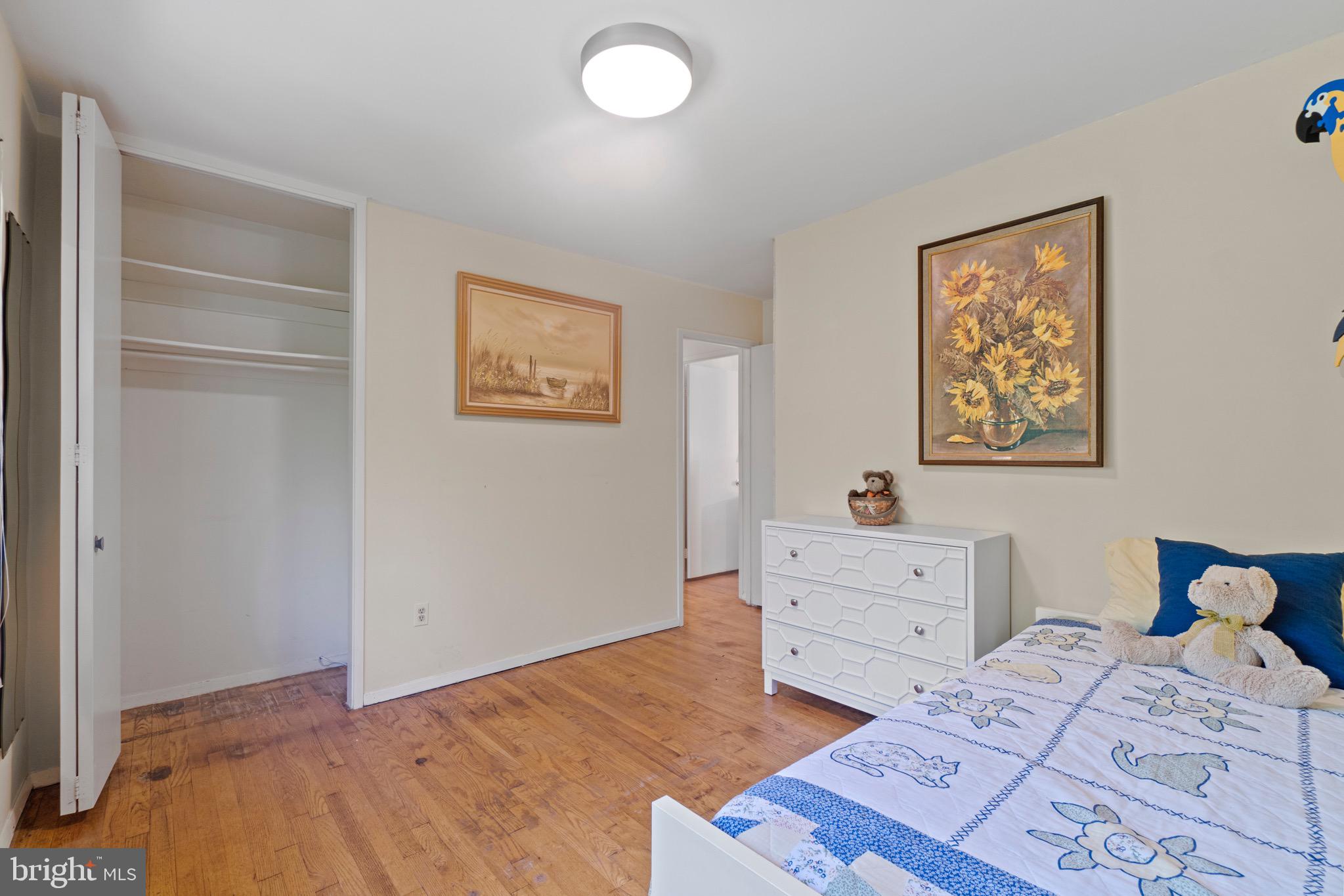 11318 Myrtle Lane Reston, VA 20191 - Photo 27 of 40 a bedroom with a bed and a desk