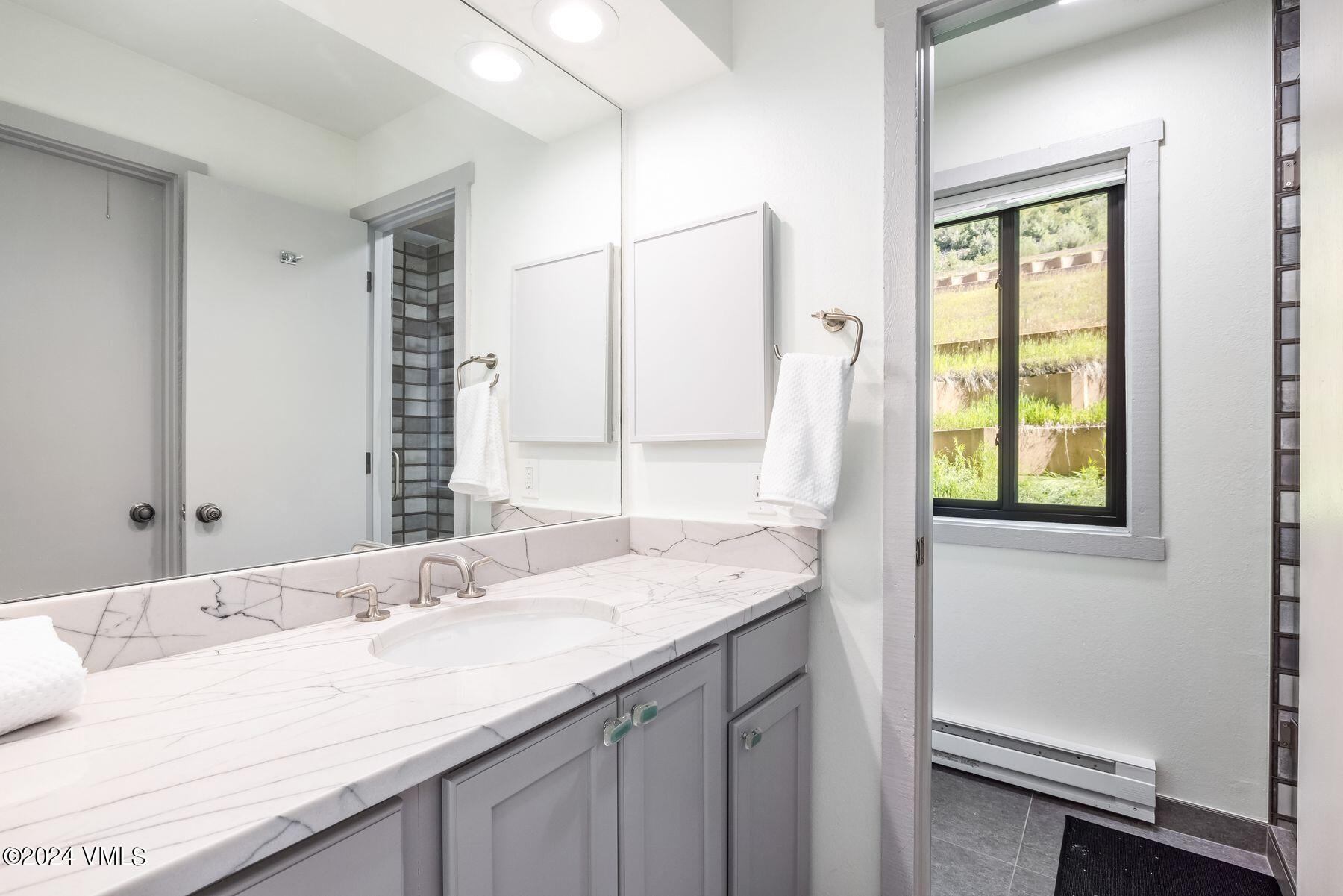 4770 Big Horn Road, Unit H4 Vail, CO 81657 - Photo 22 of 38 Primary Bath