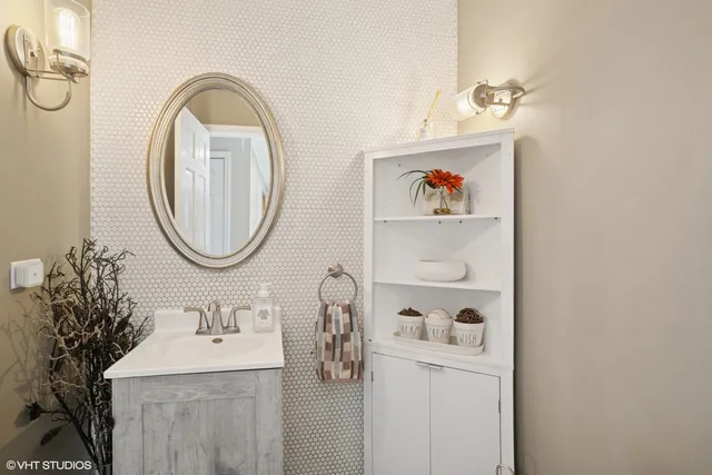 $649,990 | 523 North Ela Road, Barrington, IL 60010