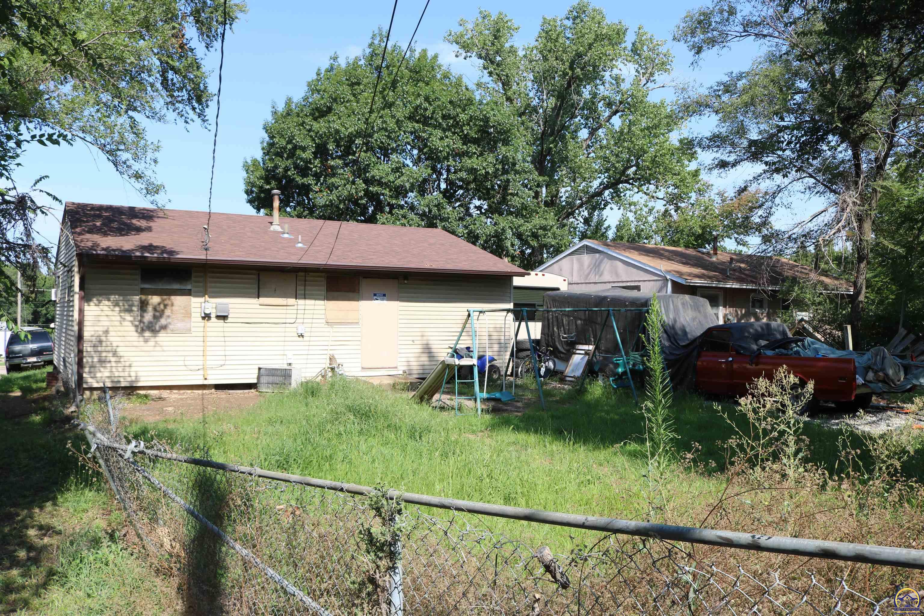 2000 Southeast Adams Street Topeka, KS 66607 - Photo 3 of 18