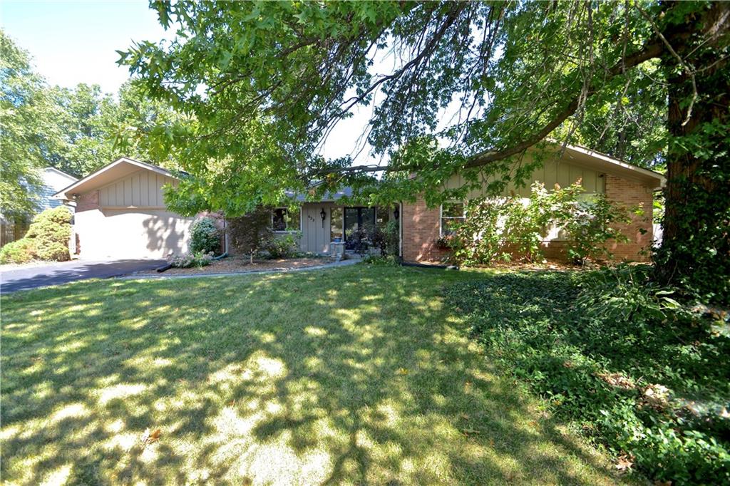 622 Alwyne Road Carmel, IN 46032 - Photo 1 of 20 Gallery Image 1