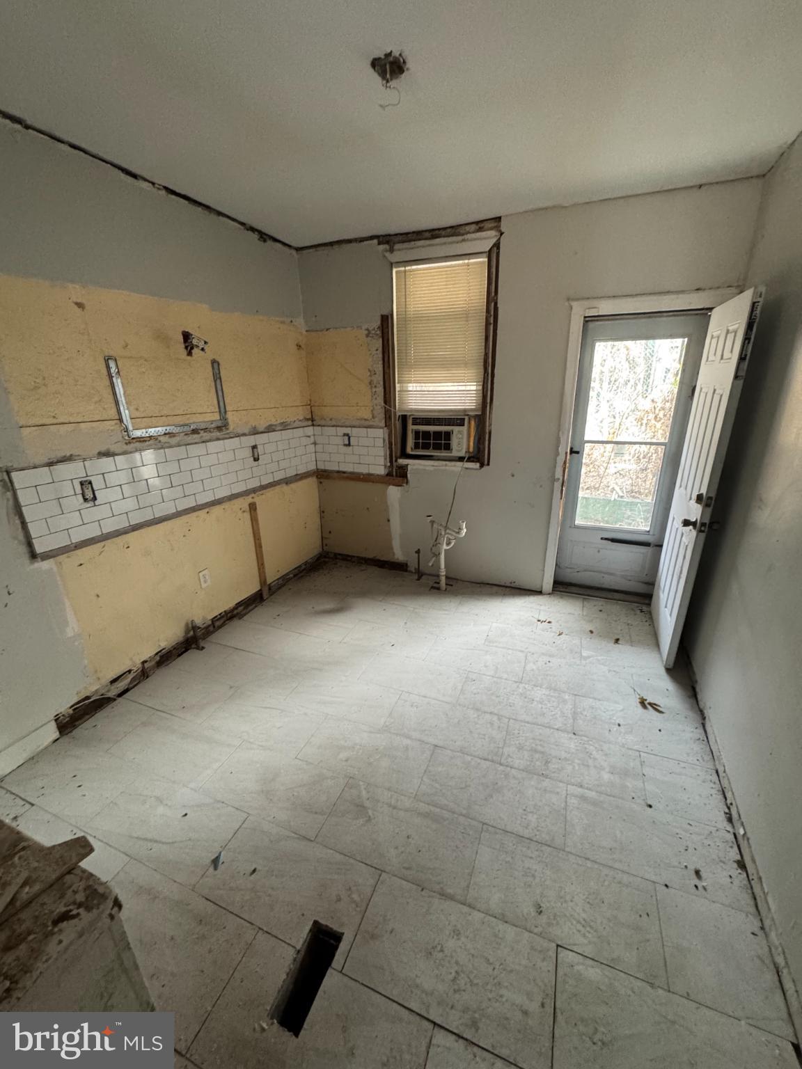 3085 Weikel Street Philadelphia, PA 19134 - Photo 3 of 8