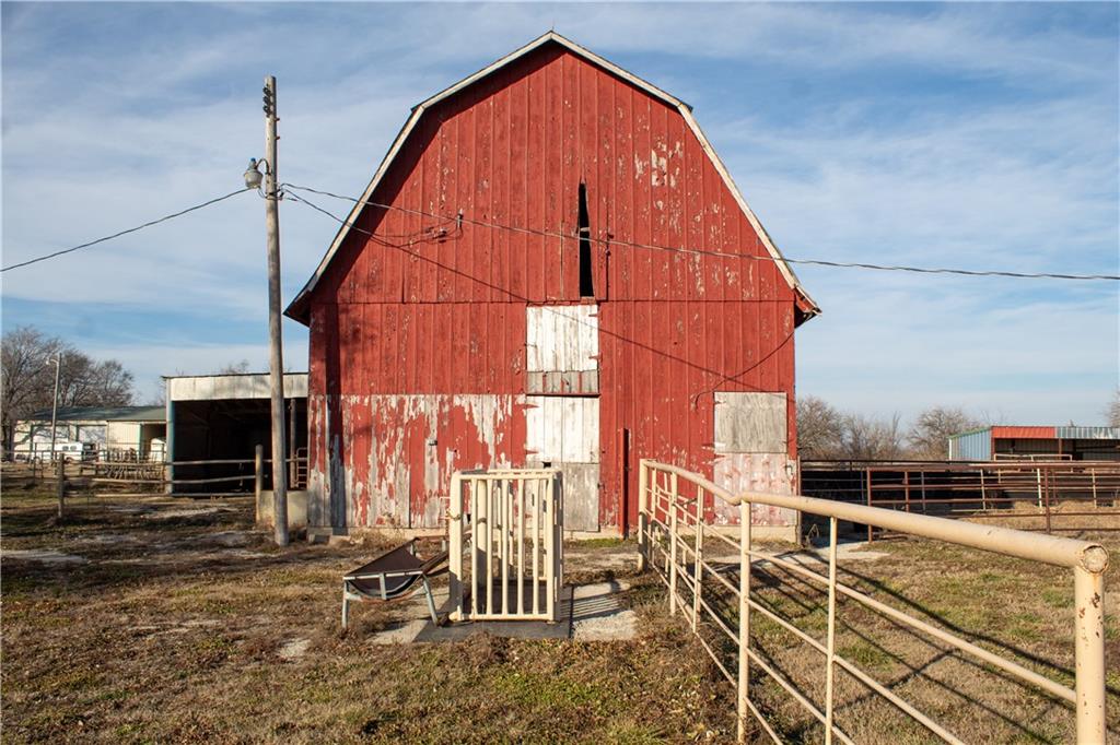 24700 Douglas Road Chanute, KS 66720 - Photo 25 of 59