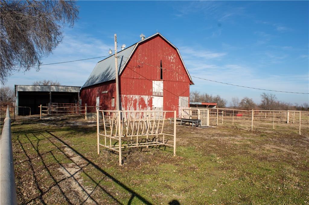 24700 Douglas Road Chanute, KS 66720 - Photo 28 of 59