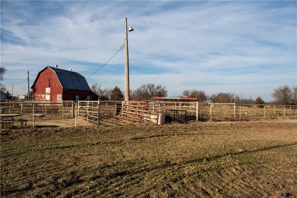 24700 Douglas Road Chanute, KS 66720 - Photo 29 of 59