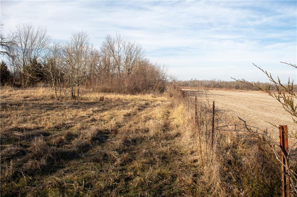 24700 Douglas Road Chanute, KS 66720 - Photo 3 of 59