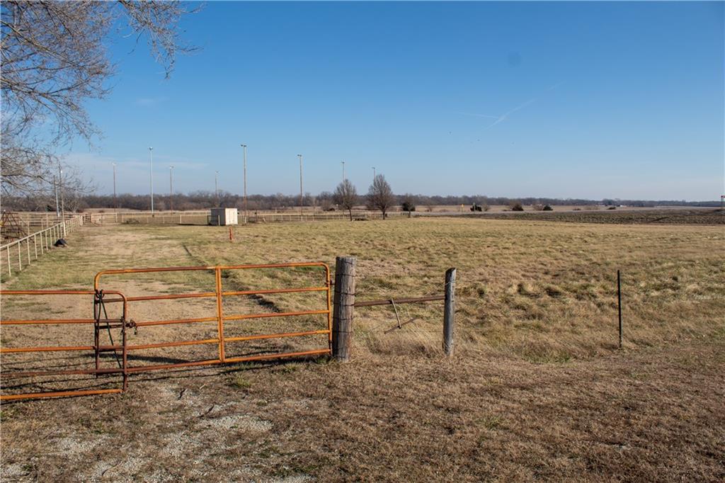 24700 Douglas Road Chanute, KS 66720 - Photo 41 of 59