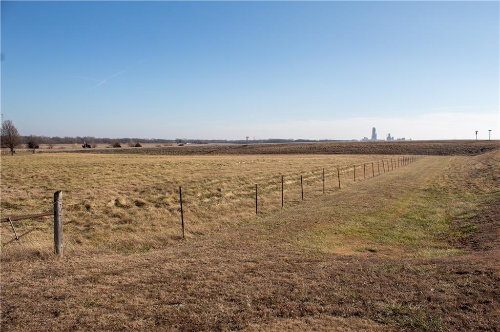 24700 Douglas Road Chanute, KS 66720 - Photo 5 of 59
