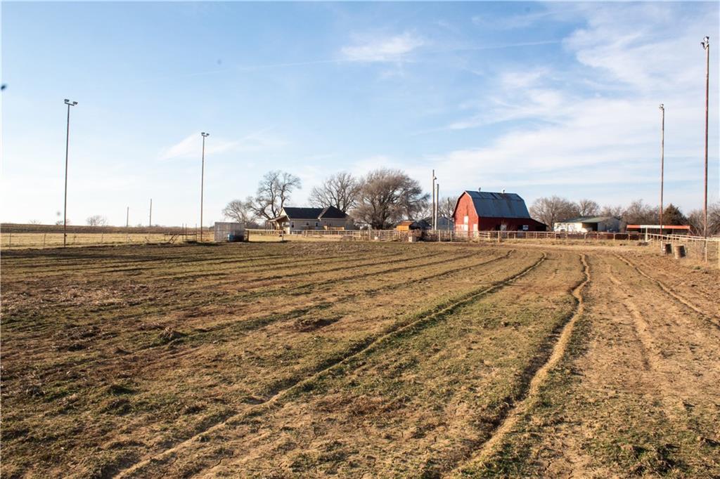24700 Douglas Road Chanute, KS 66720 - Photo 6 of 59