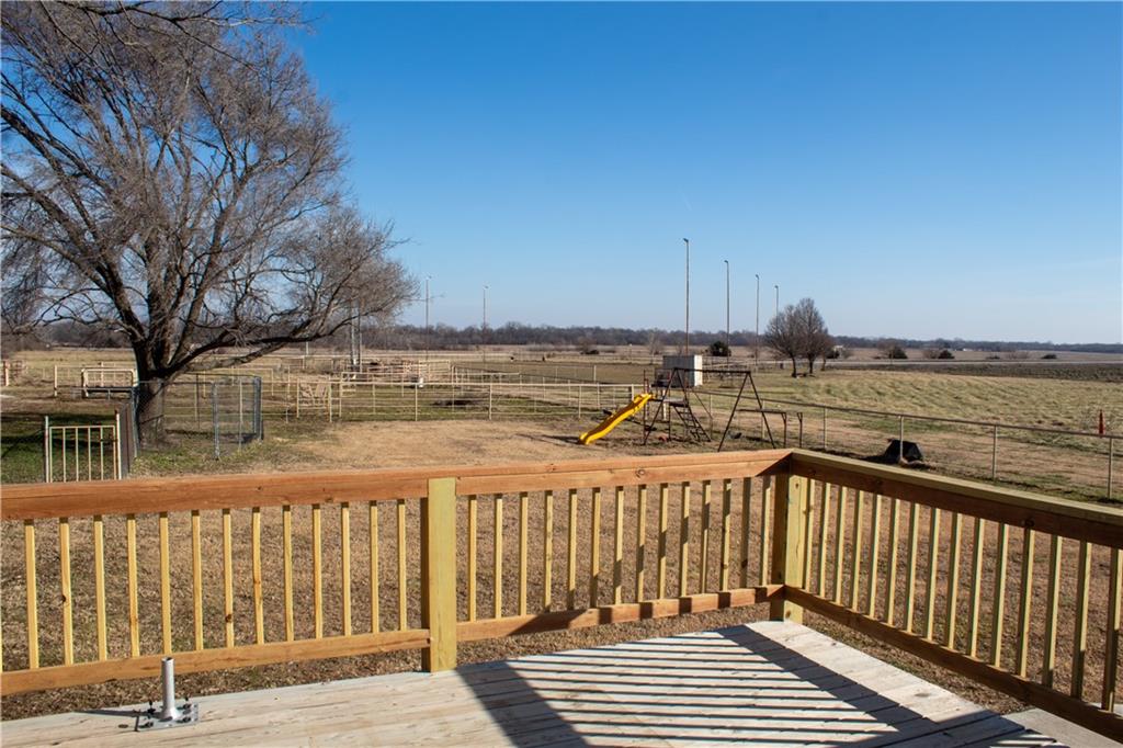 24700 Douglas Road Chanute, KS 66720 - Photo 8 of 59