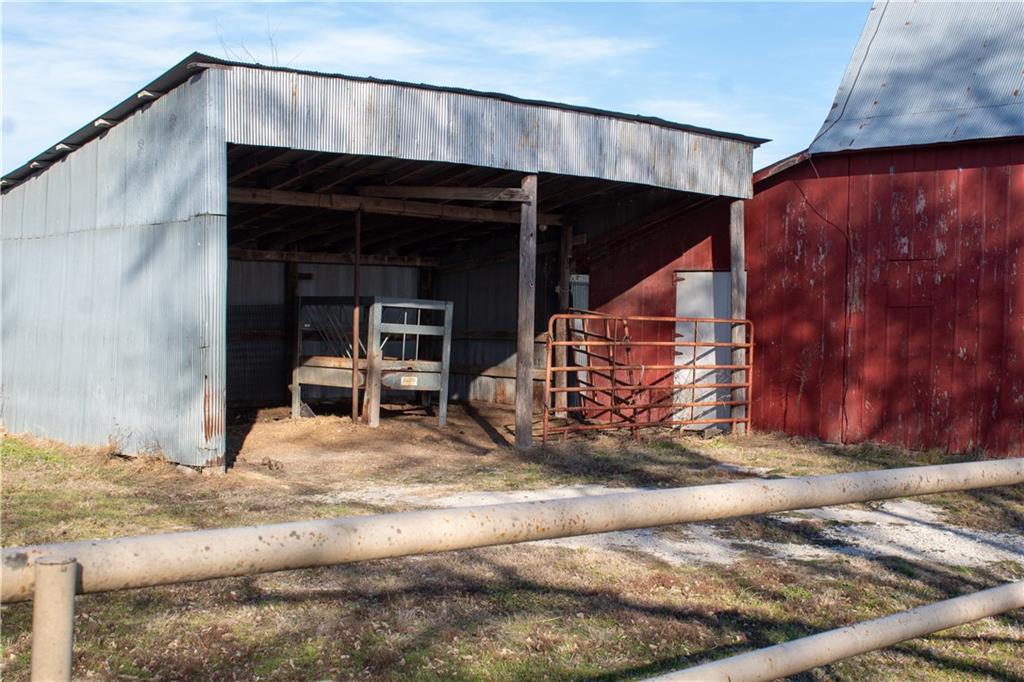 24700 Douglas Road Chanute, KS 66720 - Photo 10 of 59