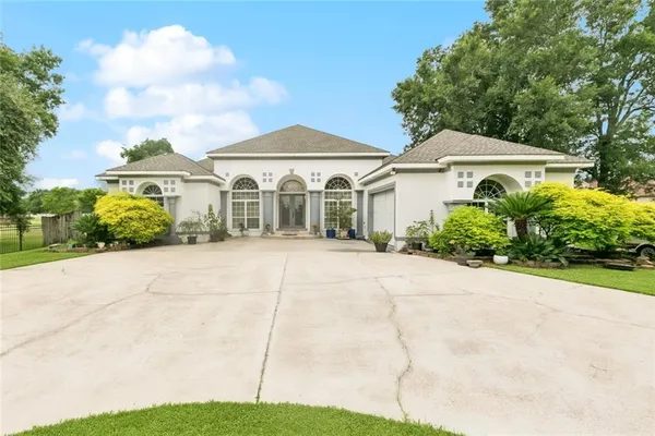 $790,000 | 104 South Kenner Avenue, Westwego, LA 70094