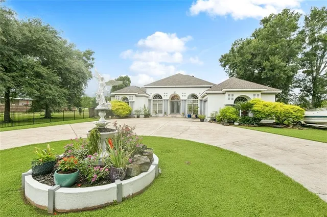 $790,000 | 104 South Kenner Avenue, Westwego, LA 70094